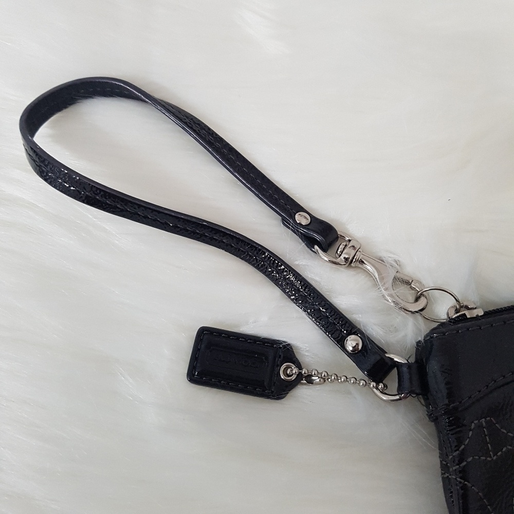 Coach black patent leather signature wristlet bag - Picture 4 of 6